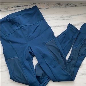 Women’s LuLulemon dark blue leggings